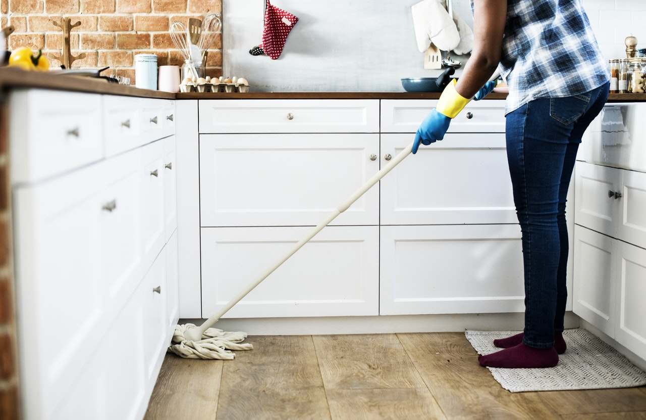 Les produits à mettre à disposition de votre femme de ménage – MerciPlus