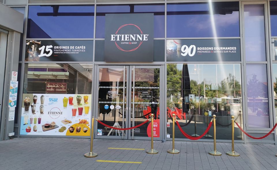 extérieur franchise ETIENNE Coffee & Shop