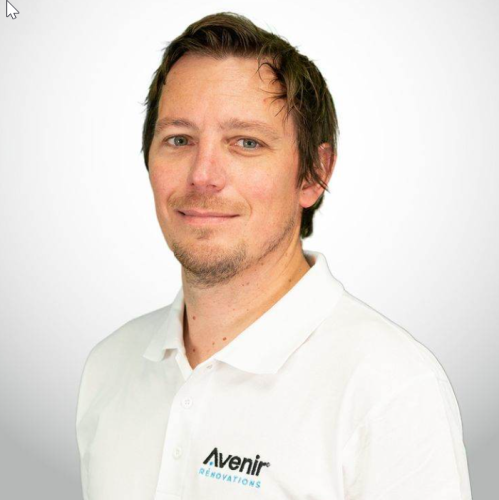 Nicolas  Val  - Avenir Rénovations : « Le modèle de la franchise Avenir Rénovations me permet de gagner du temps pour me concentrer sur l’essentiel : accompagner mes clients et piloter les travaux »