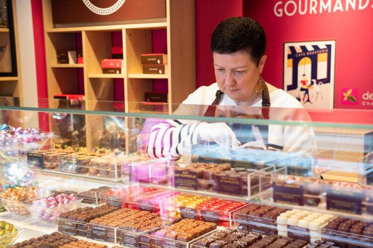 Entreprendre autrement : comment la franchise Made In France répond aux nouvelles attentes des consommateurs