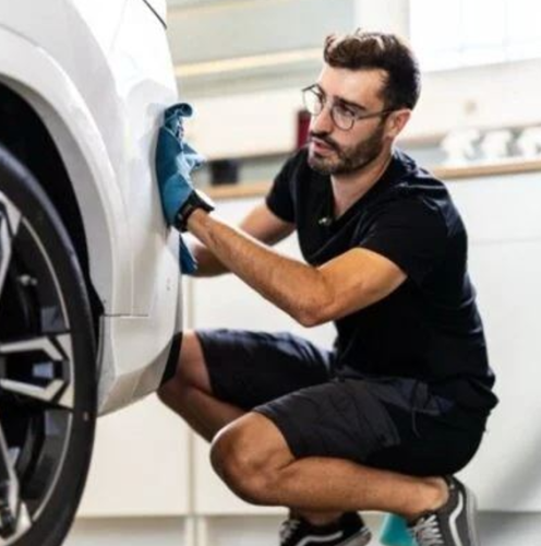 Louis Coquelet, franchisé Ecolave : trois années d’activité et une expertise automobile diversifiée