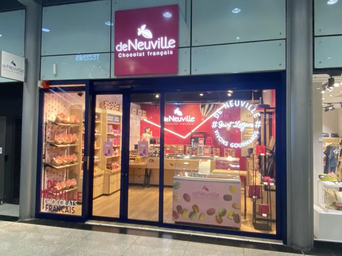 De Neuville dévoile sa boutique nouvelle génération à Paris Saint-Lazare
