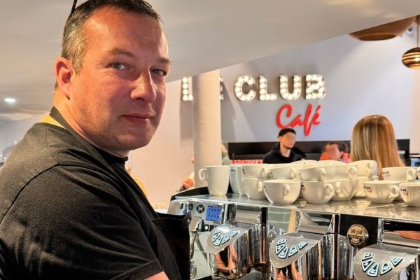 Yann France rejoint CLUB CAFÉ à Honfleur