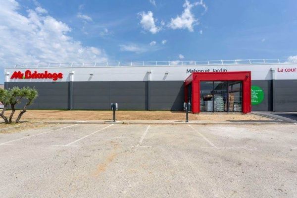 Mr.Bricolage annonce la réouverture de son magasin de Saint-Laurent-des-Arbres