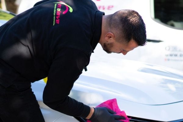 Flotte de véhicules professionnels : la franchise Ecolave au service de la réduction des coûts d’entretien