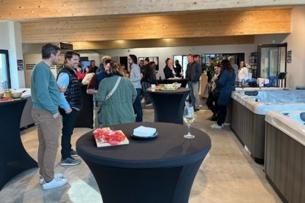 Aquilus Piscines et Spas Paray-le-Monial célèbre l’inauguration de son nouveau showroom