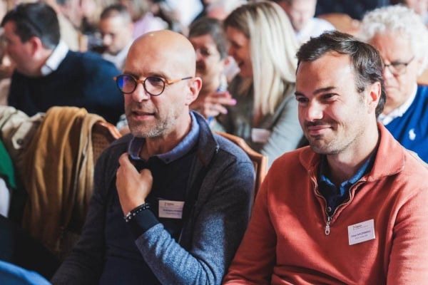 Reconversion professionnelle : se lancer dans l’aide à domicile avec Senior Compagnie