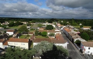 Arthurimmo.com renforce sa présence en Vendée avec une nouvelle agence à Bois-de-Céné