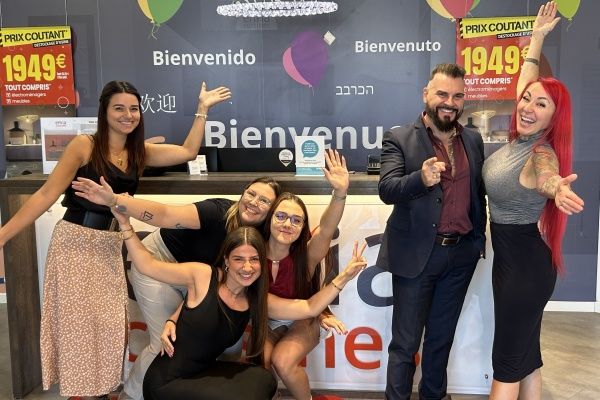 Envia Cuisines Fréjus a accueilli un couple passionné à ses commandes