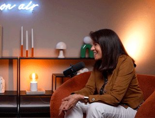 PRÉSENTS - Épisode 5 : Ouvrir une franchise de services à la personne, avec Marina Rivas ! - 