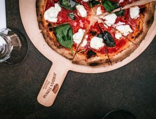 Les secrets de notre pâte à pizza digeste révélés par Jordan Tomas - 